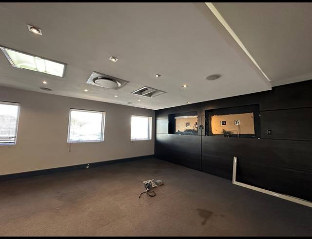 509.30M² OFFICE TO LET IN HIGHVELD